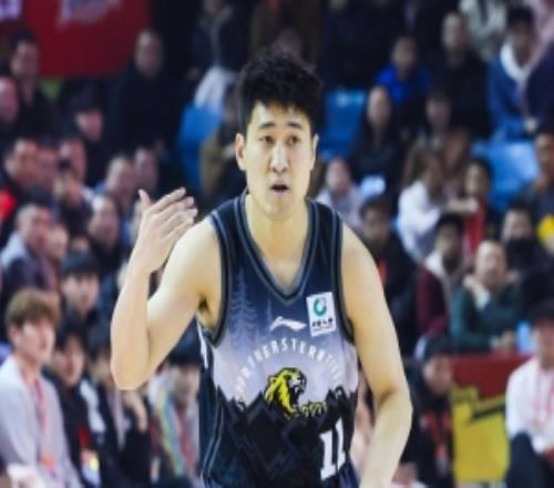 ��˫ǹ����ΰ���Ħ���볡�ϼ�12��8��25�����ֺϼ�7��5