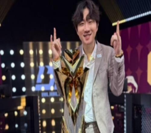 Daeny���һ�ʼ��ȫ���Ը���Ϊ���˷��𾫲ʵĽ���BLG