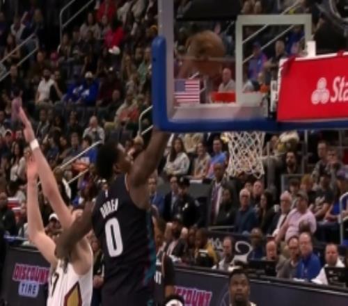 ��ɽ���������׹��������ڷɻ������ӷ��ص���ը��