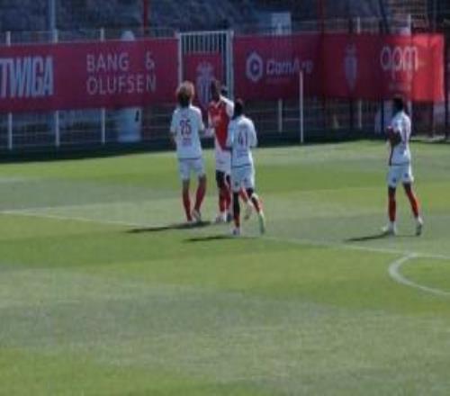 ��Υ�ˣ�33�격�����������������ն������ʽ�����������4��ǰ