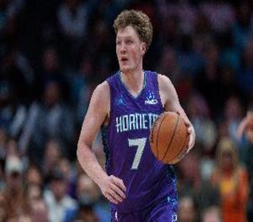 20岁236天！克尼佩尔单赛季至少甩进250记三分NBA历史最年轻！