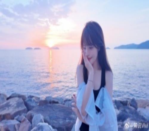 无畏契约解说ViVi晒照：酒店下楼就能看到如此美日落幸福的假期