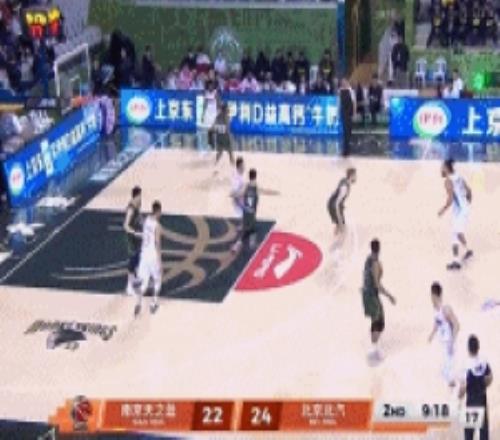 �ٻ����죡�������ͻ�ƴ������ڷɻ������ӷ��ص��۱���