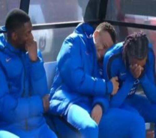 ķ��Ц���ˣ�������Ա���油ϯ��Ц������������ķ����Ц�������