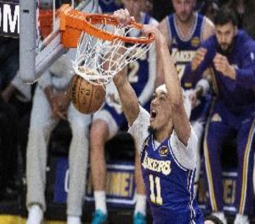 优秀！海斯最近3场场均16.7分8.3板投篮命中率86.4%