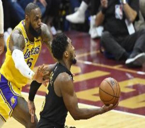 骑士队史仅2人得分30+场数破百：詹姆斯324场米切尔103场