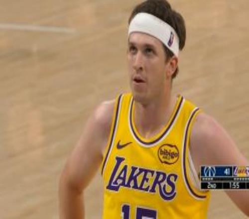 里夫斯连造6个罚球目前6中1拿到11分另有9助攻