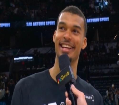 文班谈9连胜：我们更衣室氛围很好很开心很享受这种感觉