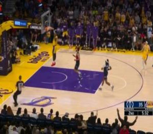 扣爽了！！奇才失误詹姆斯一骑当先双手再来霸气砸扣！