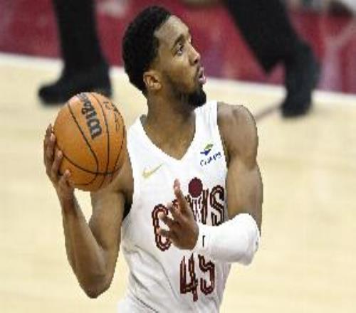 米球王！米切尔18投10中&罚球12中11砍34分2板5助1断&正负值+11