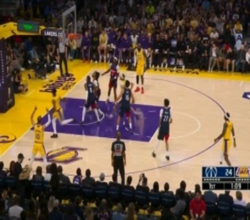 保驾护航！詹姆斯为布朗尼掩护后者突破抛投得分