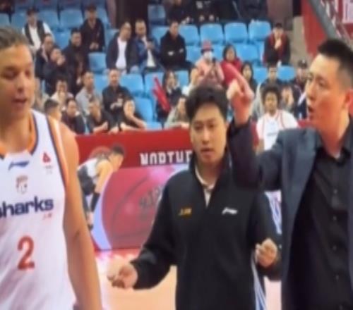 上海队记：教练球员争执很常见现在出现问题也比季后赛出问题好