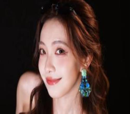 这真的有点好看吧希然分享美照：来上海时装周玩啦