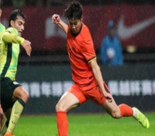 杨铭锐梅开二度，中国U19男足2比4负于澳大利亚U19男足