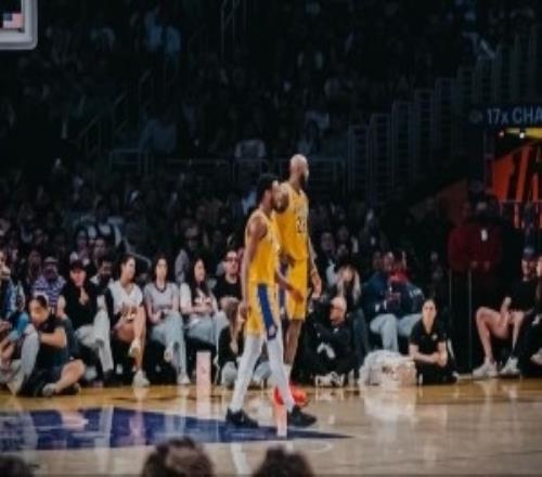 父子同框！詹姆斯社媒晒比赛照：好好享受这一刻！