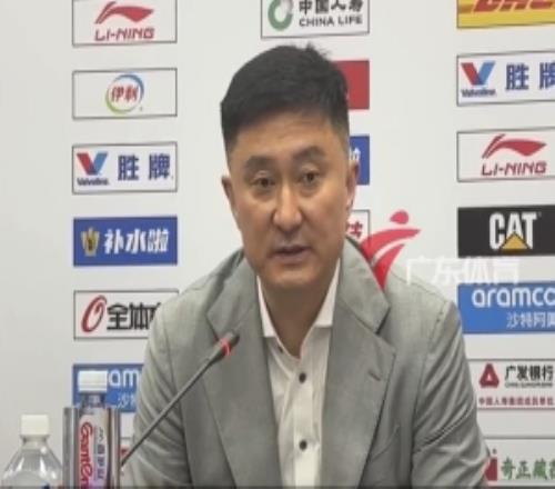 杜锋：张皓嘉在球队困难的时候顶了上来对外援的限制很不错