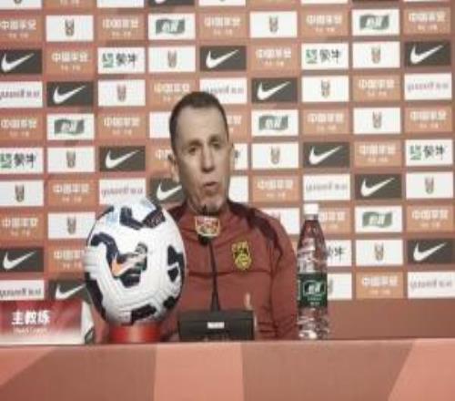 久帅：球队还在从无到有的阶段，球员这一年需要踢比赛保持好状态