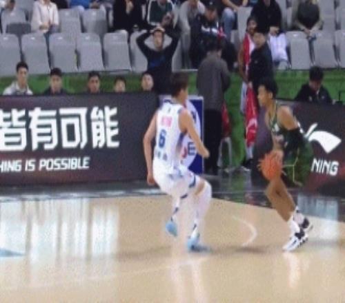 ǿ���������������߿�������2����������ͬ��׷������1��