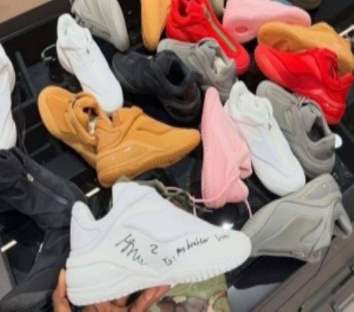 ����������������ά����˹ɹ������ɽ���������һ��С��˽������Ь