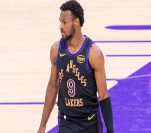 敢拼敢打就不错！布朗尼替补18分钟8中4拿到10分1助1帽