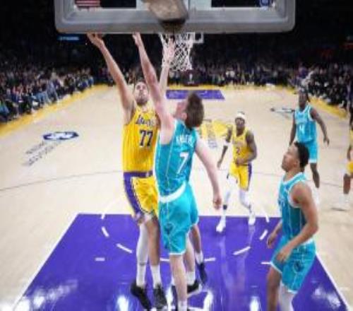 三分王竞争克尼佩尔本季已轰进261记三分领跑全联盟东契奇253记