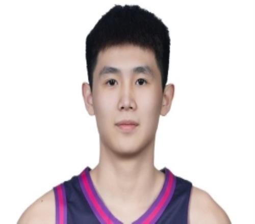 关键两罚杀死比赛！媒体人：通过这样的锻炼李悦洲会变得更沉稳