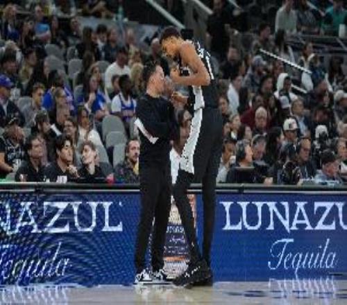 米奇：没有文班的马刺尺寸偏小球队下半场丢失势头但没有崩溃