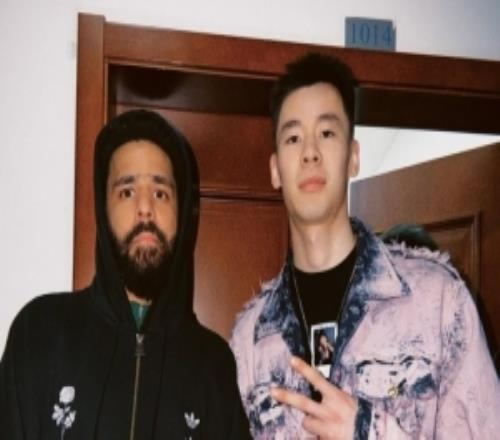 来了！郭昊文和卡米然均在社媒晒出和J.Cole的合影
