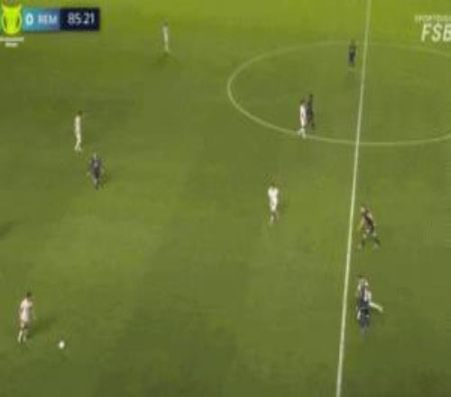 怒了！内马尔不到10秒被对手推搡+恶意踢倒，染黄下场将停赛