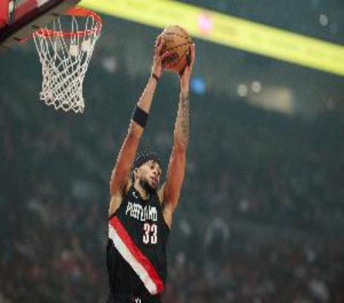 顶级3D！卡马拉三分12中6砍下23分4板4断全场造成4次进攻犯规！