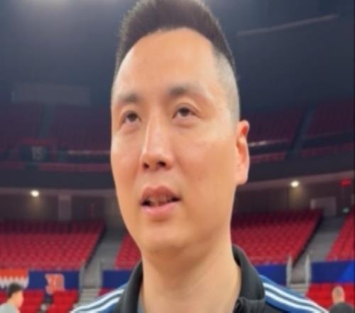 卢伟回应和洛夫顿争执：不会影响接下来的备战球队还是很团结的