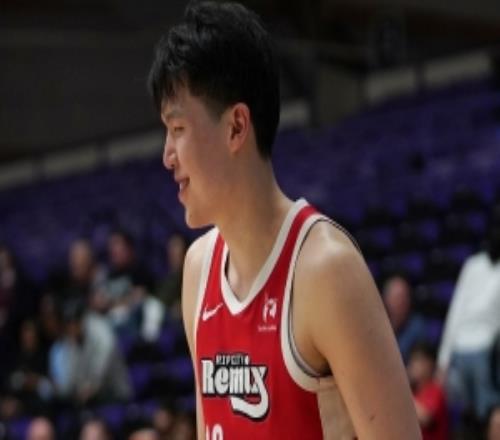 杨鸣：杨瀚森很不易要立马适应高原我们当年在云南打比赛也很难