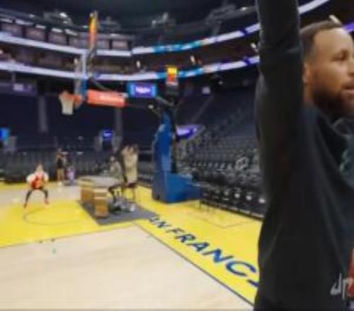 人类投篮的神！库里尝试全运动三分大赛展示神之投篮最后完美装X