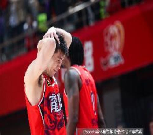 郭艾伦被诈骗千万！媒体人：这类新闻都在NBA看的在CBA是头一回