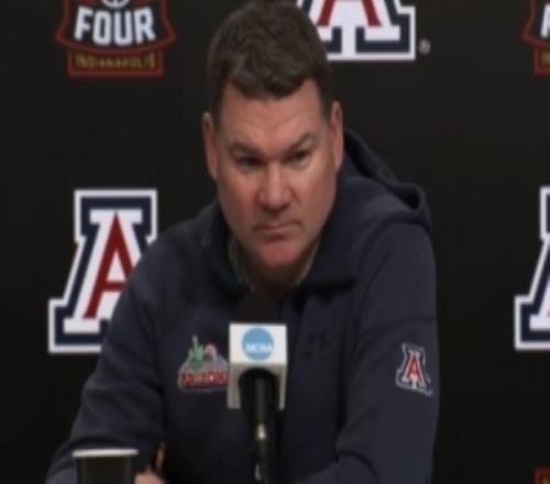 亚利桑那主帅汤米劳埃德拒绝北卡高薪挖角降薪至720万留队