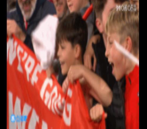 �Ʒ�Ӣ����ͷ��ʥͽ�����˷���ף�����Ծٺ��������Ҫȥ�²���