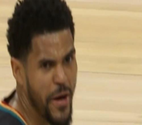 战胜老东家！托拜亚斯哈里斯对76人球迷说：准备去打附加赛吧