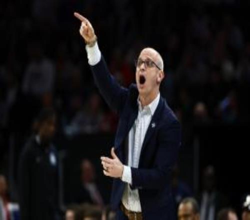 曾拒湖人6年7000万肥约！赫尔利带领康大冲4年3冠本季收入900万+