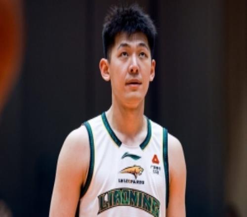 小将逞威！张陈治锋10中9砍18分5板&各种暴扣李虎翼拿10分5板