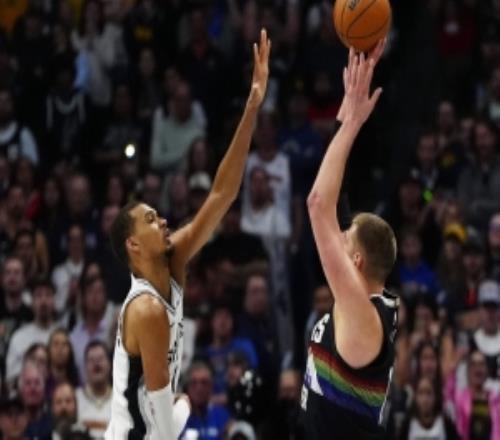 进攻大师！面对文班多次砍下40+的球员：约基奇4次库里2次