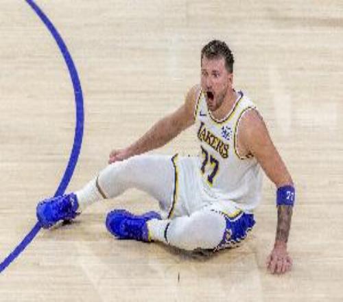 帕金斯：湖人队医该接受调查让他继续出战是史上最蠢的事情