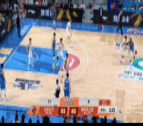 硬解真进！陈盈骏接锅球加长三分几乎压哨命中！北京领先11分！