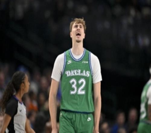 解说：最佳新秀肯定投弗拉格不过目前湖人也的确是慈善大队