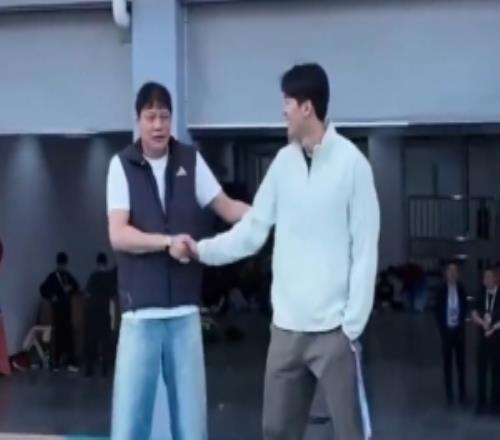 ��Խ�����ֶԾ���������Ļ����־�����˳�ڽ�Ļս���ͬ��