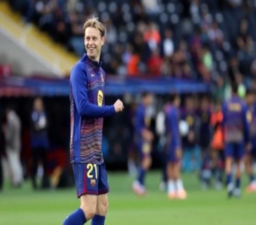 每体：德容希望尽快复出帮助球队，但巴萨避免伤病复发持谨慎态度