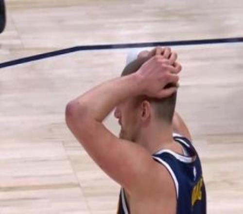 喝水的球没进啊!约基奇勾手不中+补篮磕筐&双手抱头进入加时