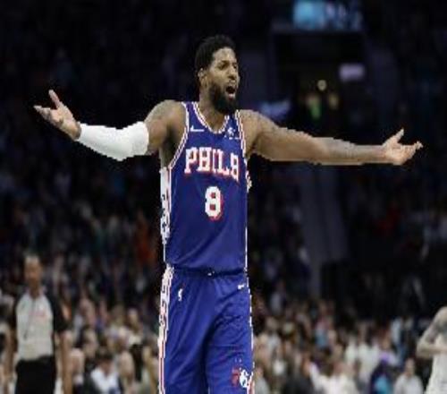 熄火了！乔治15中5得16分5板4助2断下半场手冰凉仅3分