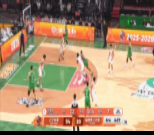 扣进就是五佳球！莱迪突破单臂欲隔扣杨曦皓被犯下后者犯满离场