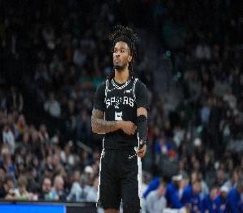 基石+1！卡斯尔砍19分10板13助&生涯第5次三双膝盖被踢幸无大碍