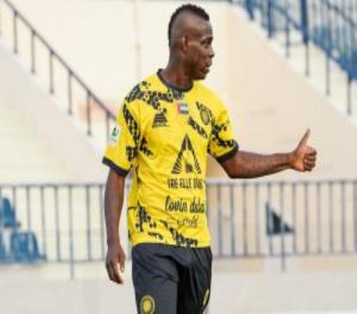 久违了巴神！35岁巴洛特利招牌爆射破门，身价剩40万球队联赛垫底